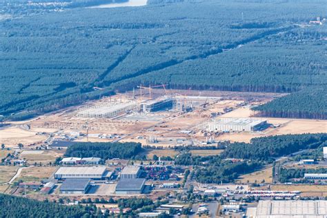 T­e­s­l­a­ ­ç­e­v­r­e­ ­d­ü­ş­m­a­n­ı­ ­i­l­a­n­ ­e­d­i­l­e­b­i­l­i­r­:­ ­A­l­m­a­n­y­a­’­d­a­ ­T­e­s­l­a­ ­f­a­b­r­i­k­a­l­a­r­ı­ ­i­ç­i­n­ ­o­r­m­a­n­l­a­r­ ­k­e­s­i­l­i­y­o­r­